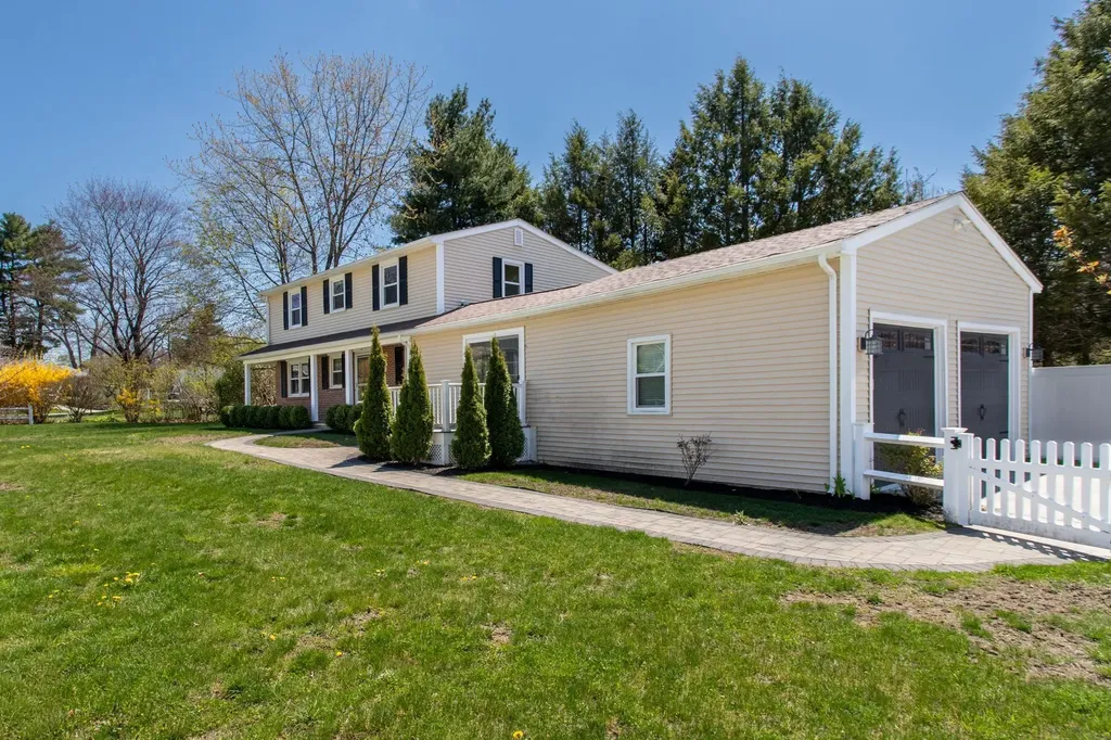 9 Carolan Avenue Hampton NH 03842-1546
