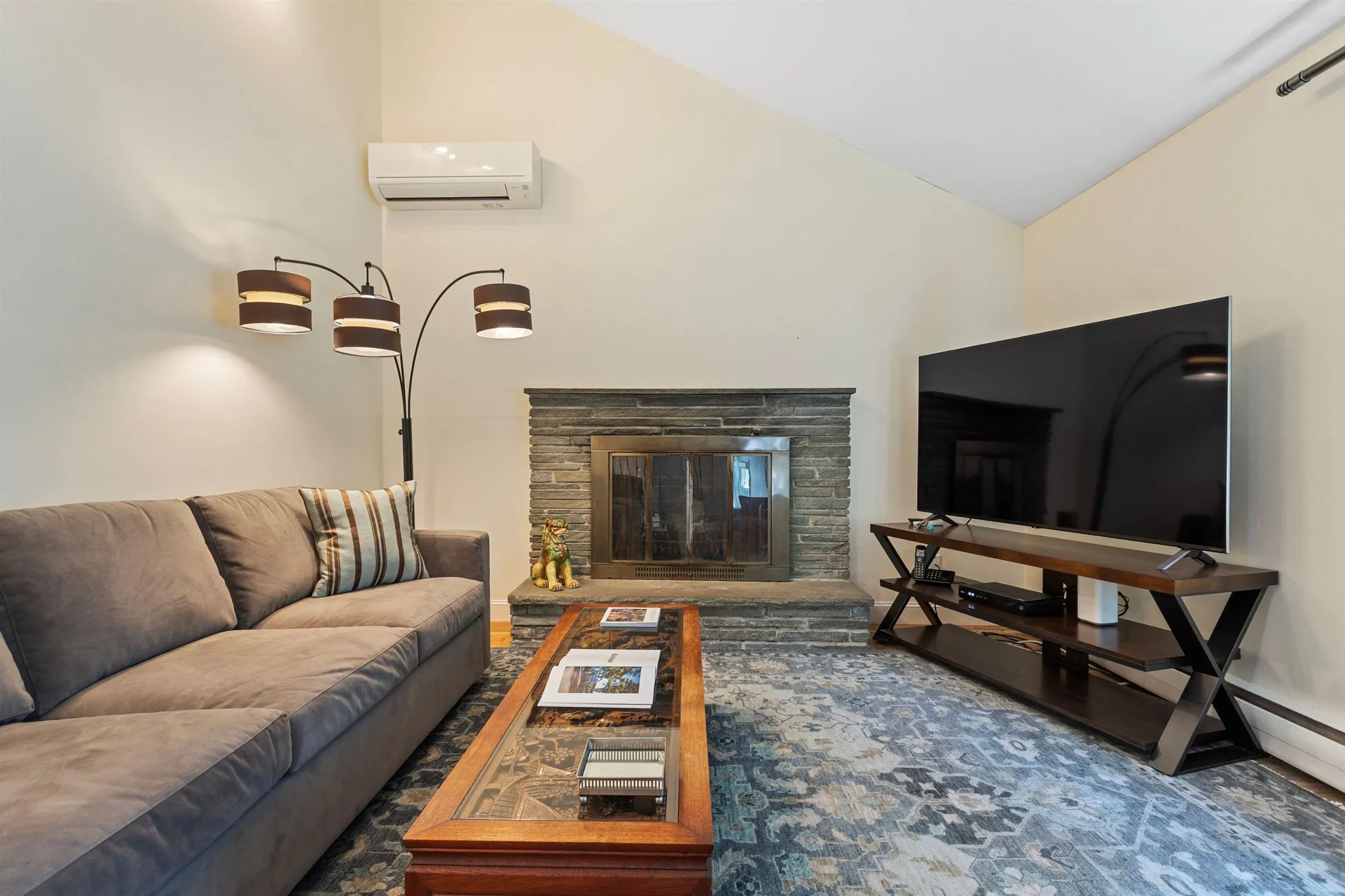 9 Carolan Avenue Hampton NH 03842-1546