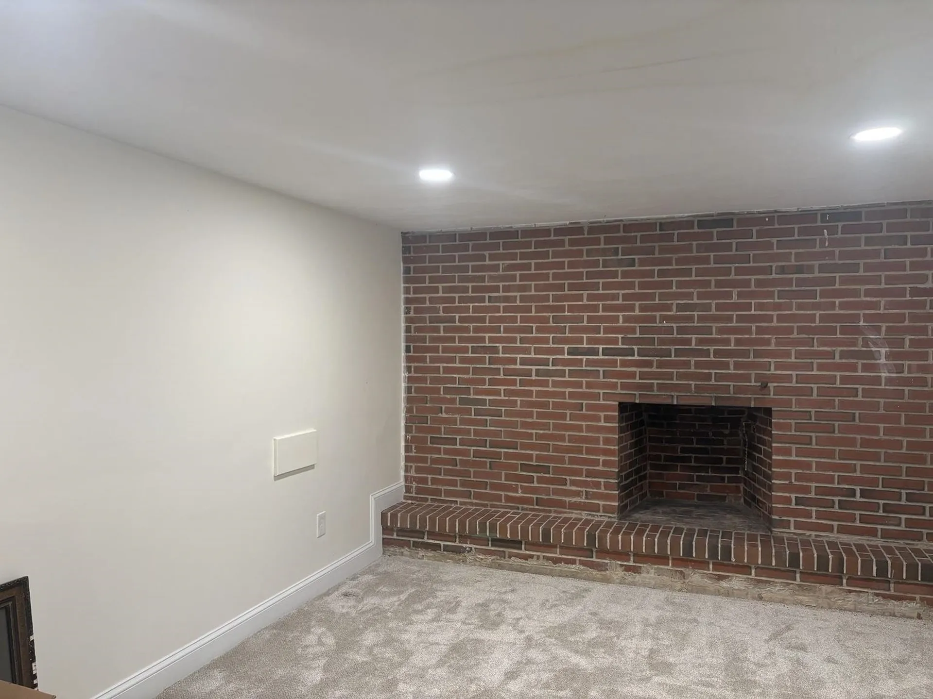 9 Carolan Avenue Hampton NH 03842-1546