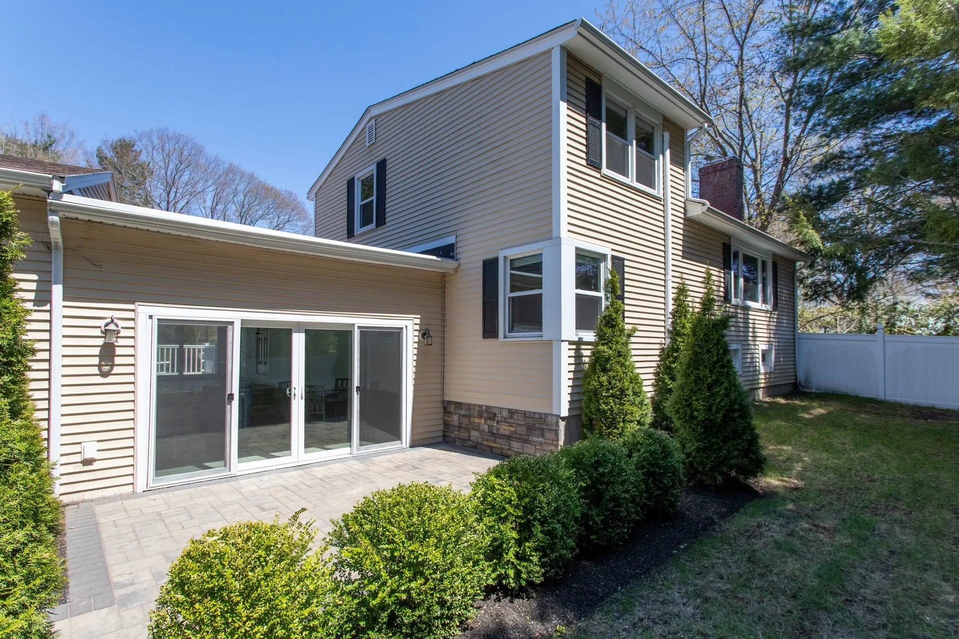 9 Carolan Avenue Hampton NH 03842-1546