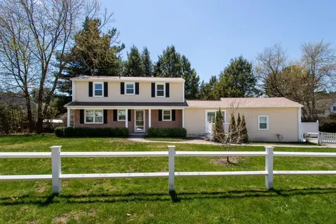 9 Carolan Avenue Hampton NH 03842-1546