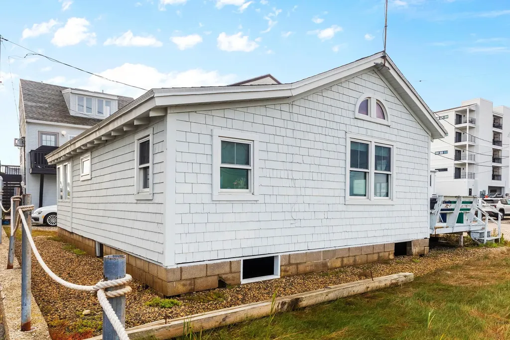 7 Anchor Court Hampton NH 03842