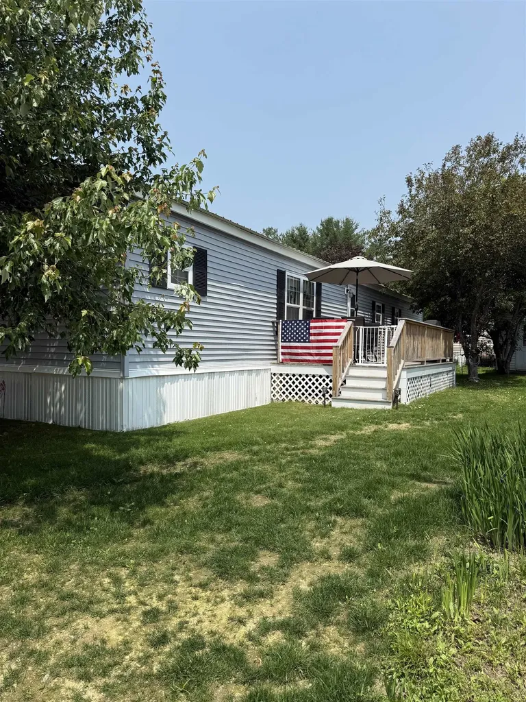 8 Sir Lancelot Drive Exeter NH 03833