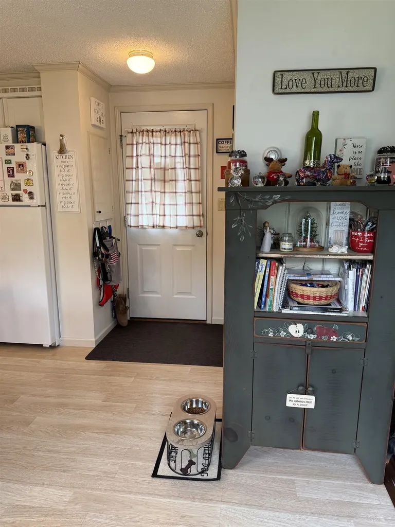 8 Sir Lancelot Drive Exeter NH 03833