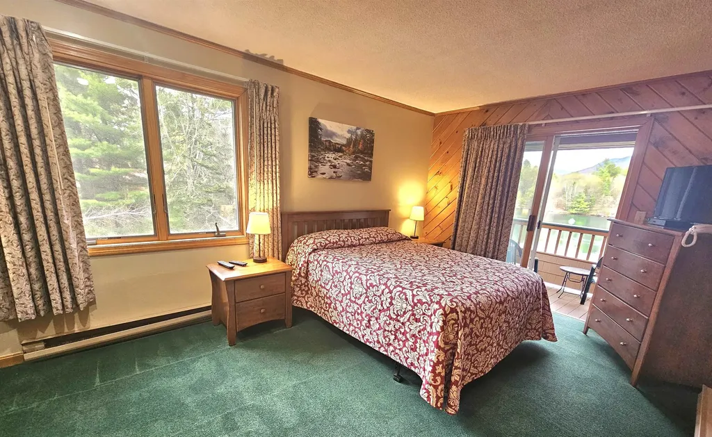 10 Lakeside West Drive Woodstock NH 03262