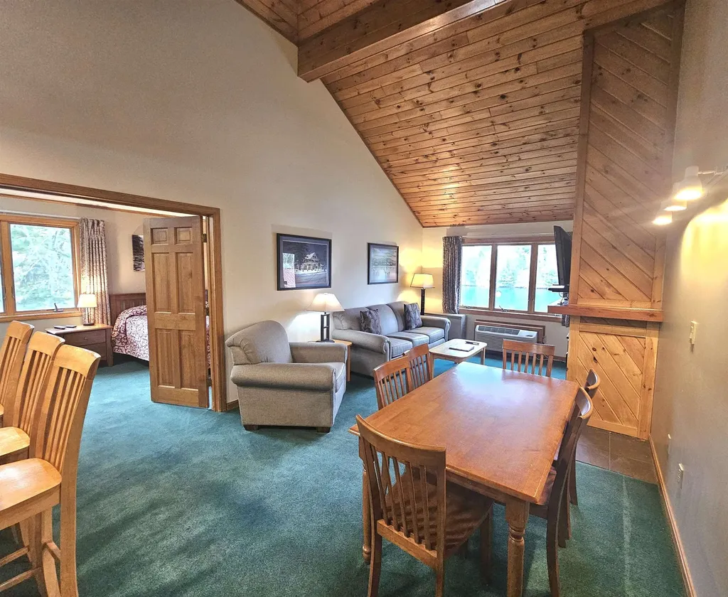 10 Lakeside West Drive Woodstock NH 03262