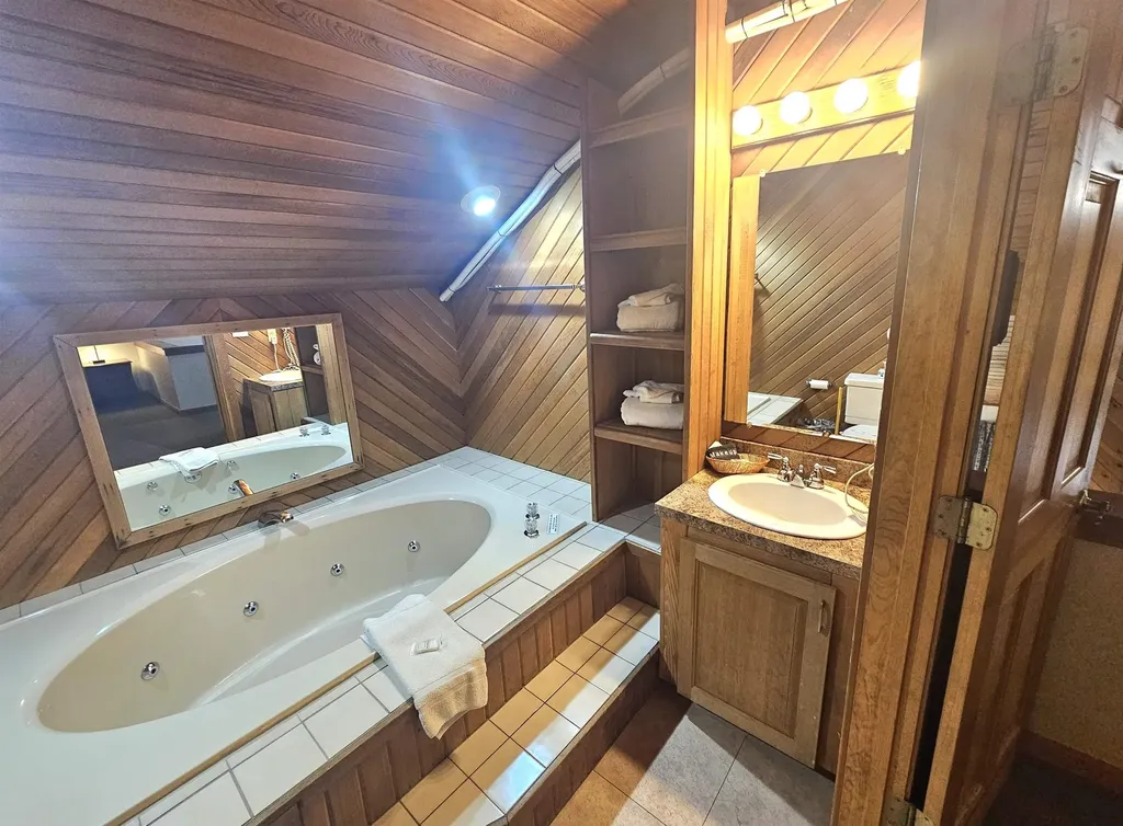 10 Lakeside West Drive Woodstock NH 03262