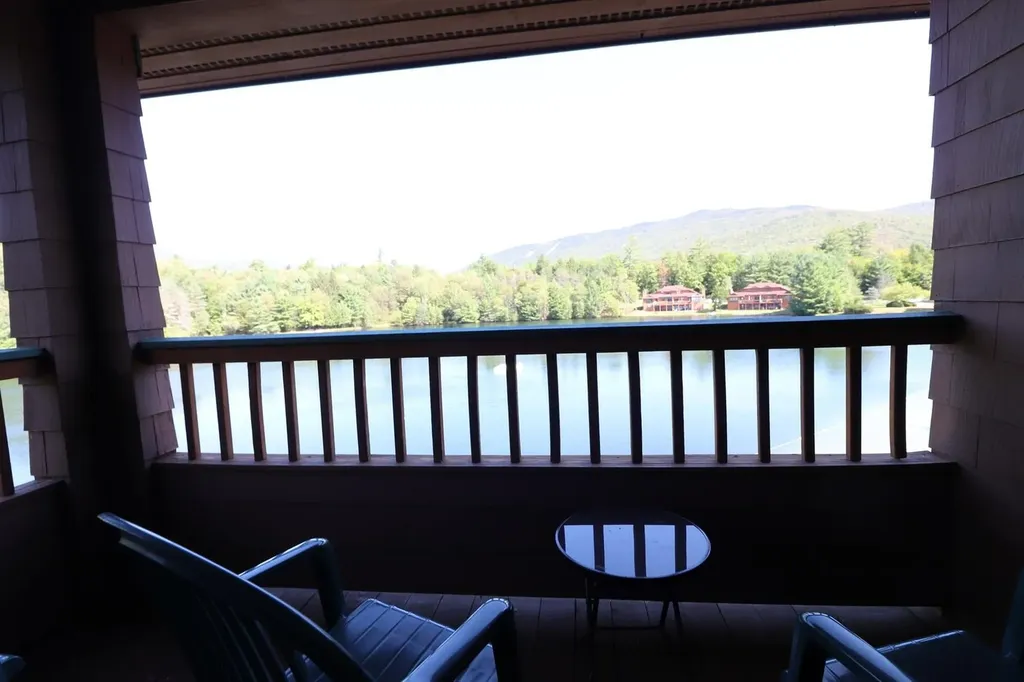 10 Lakeside West Drive Woodstock NH 03262