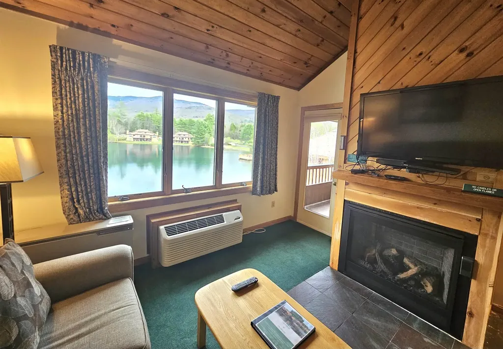 10 Lakeside West Drive Woodstock NH 03262