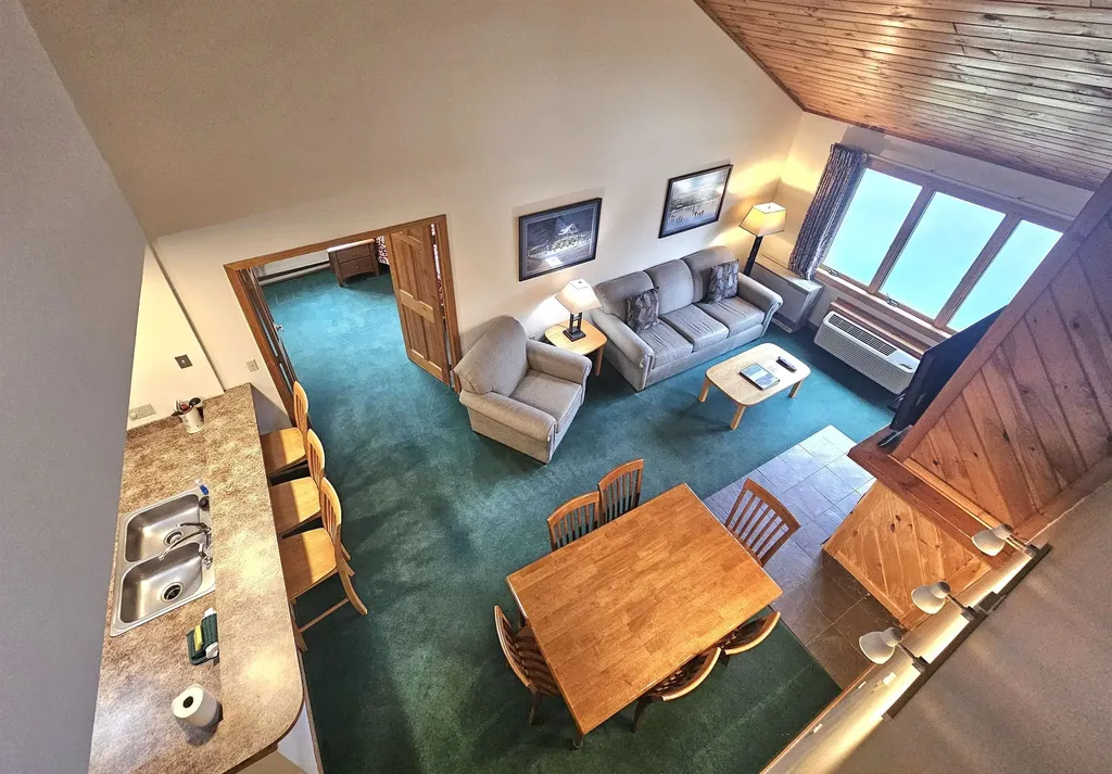 10 Lakeside West Drive Woodstock NH 03262