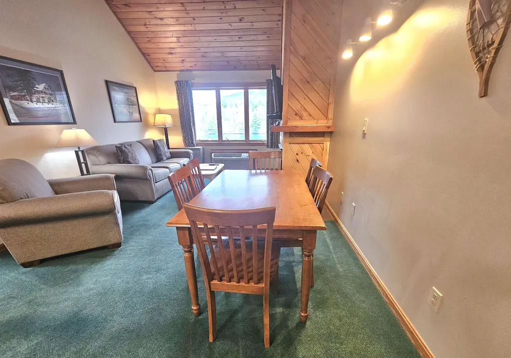 10 Lakeside West Drive Woodstock NH 03262