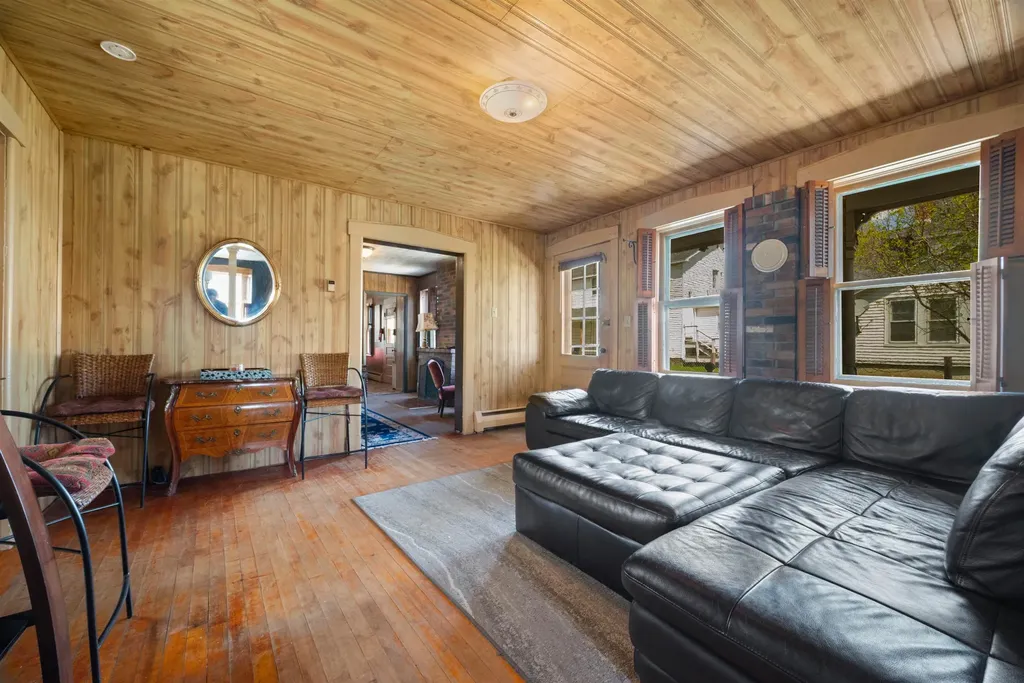 29 Woodstock Avenue Rutland City VT 05701