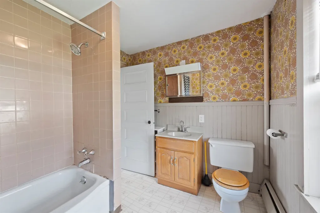 29 Woodstock Avenue Rutland City VT 05701