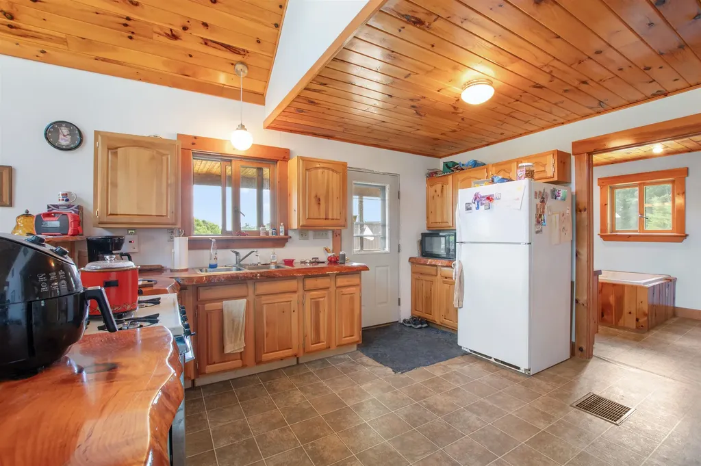 832 West Hill Road St. Johnsbury VT 05819