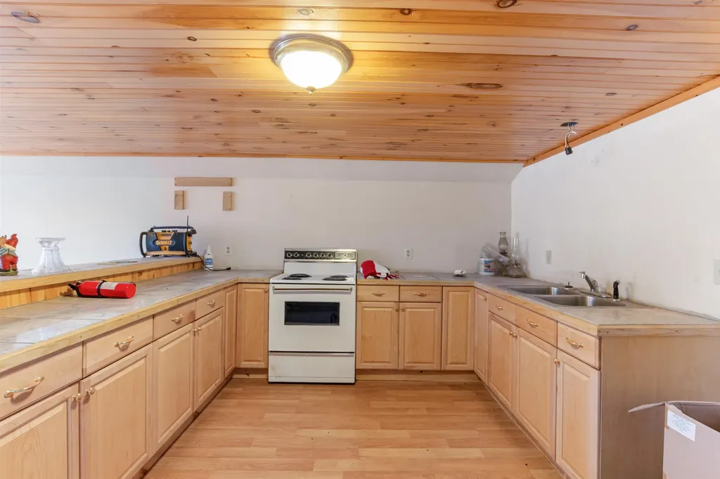 832 West Hill Road St. Johnsbury VT 05819