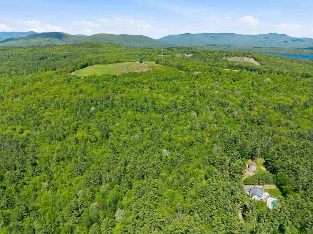 20 Fortsalong Road Meredith NH 03253