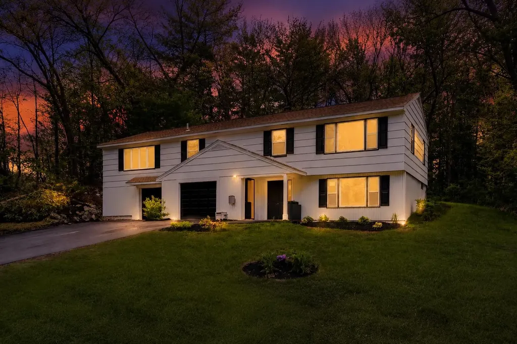 12 Davis Road Merrimack NH 03054