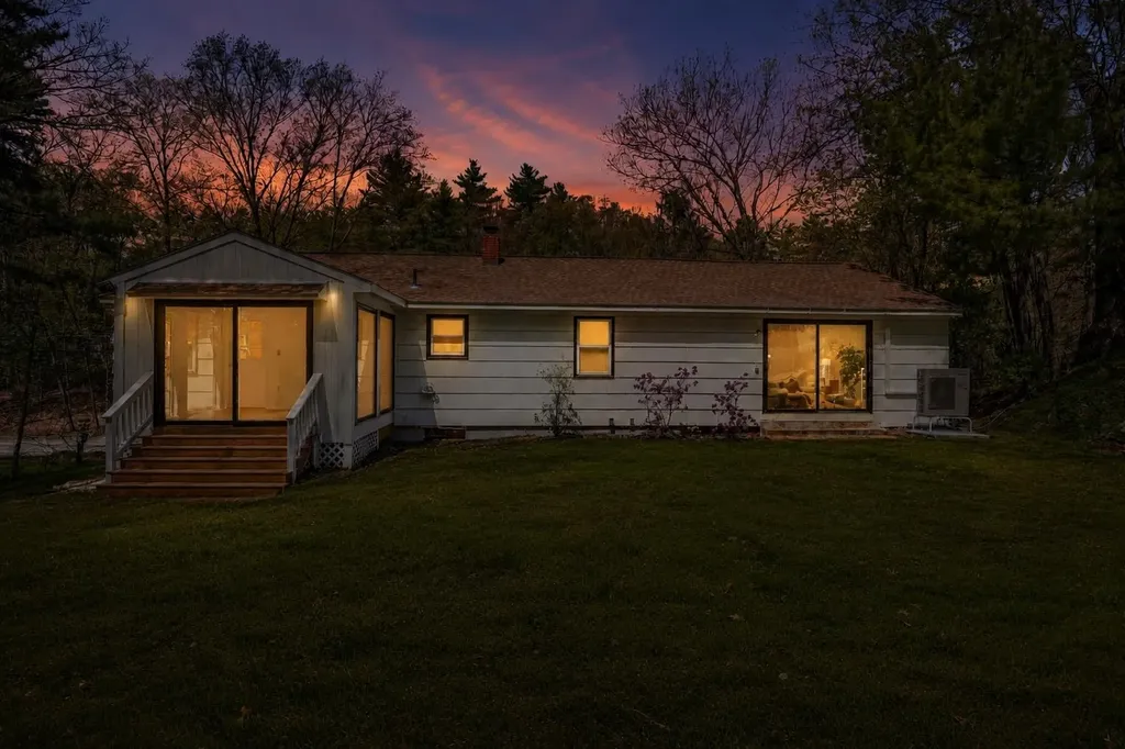 12 Davis Road Merrimack NH 03054