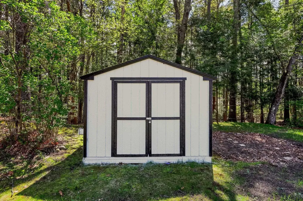 12 Davis Road Merrimack NH 03054