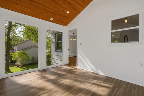 12 Davis Road Merrimack NH 03054