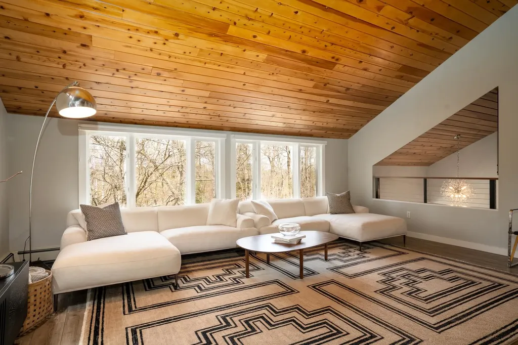 19 Maple Hill Road Winhall VT 05340