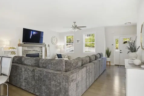 119 Westwood Drive Nashua NH 03062