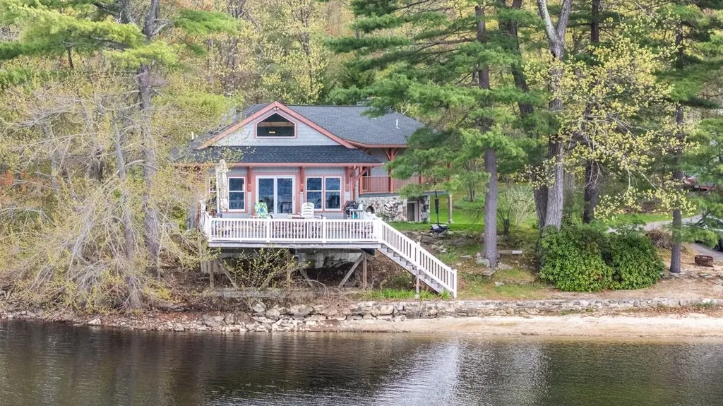 21 Hinds Lane Pelham NH 03076