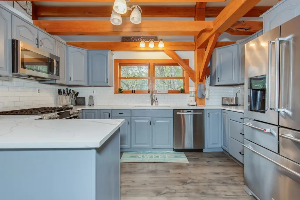 21 Hinds Lane Pelham NH 03076