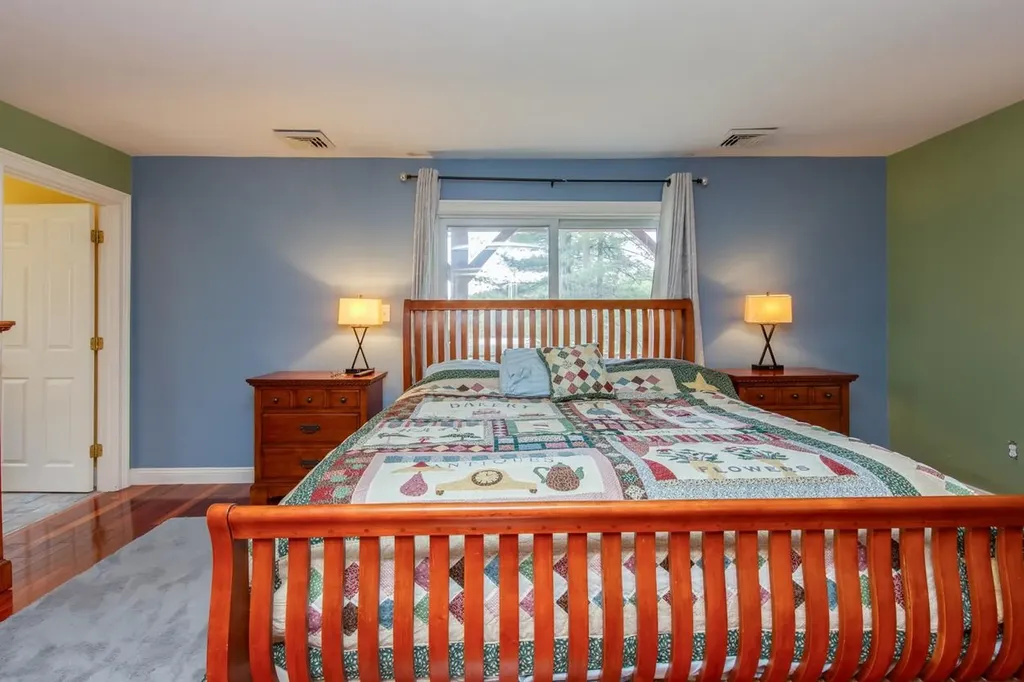 21 Hinds Lane Pelham NH 03076