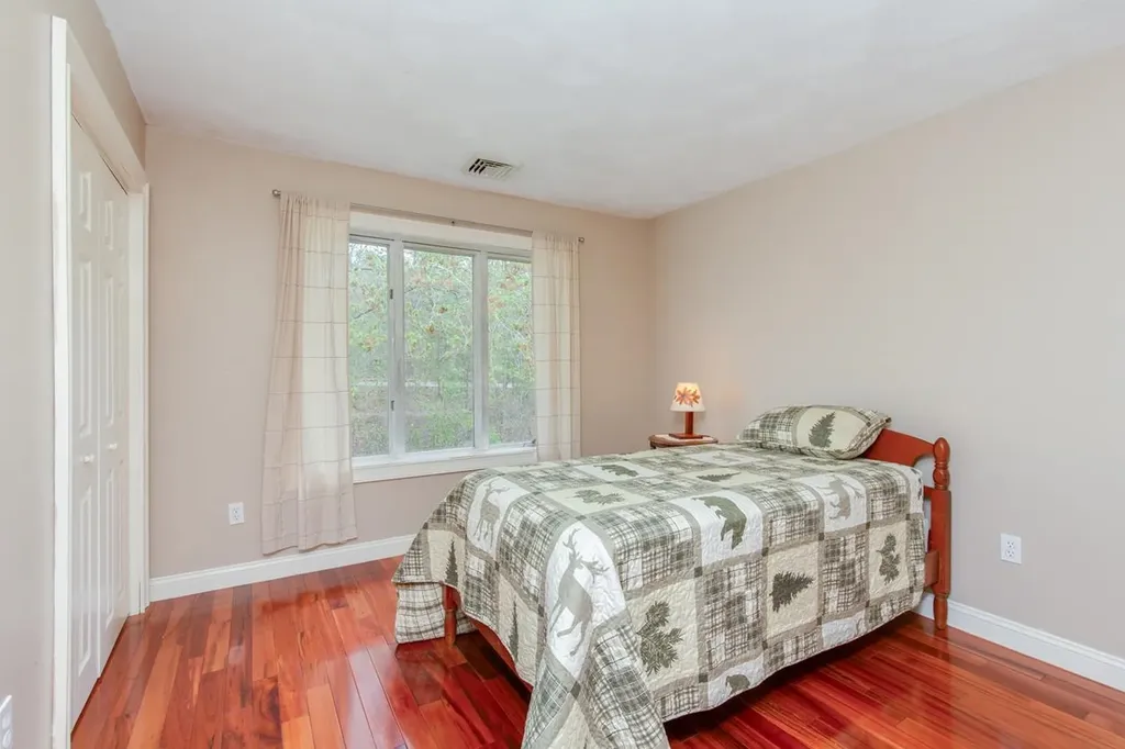 21 Hinds Lane Pelham NH 03076