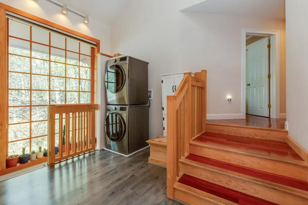 21 Hinds Lane Pelham NH 03076