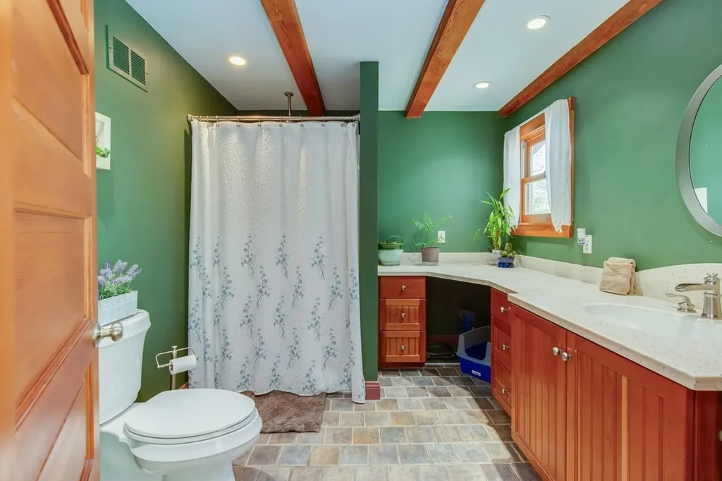 21 Hinds Lane Pelham NH 03076