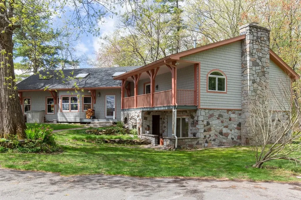 21 Hinds Lane Pelham NH 03076