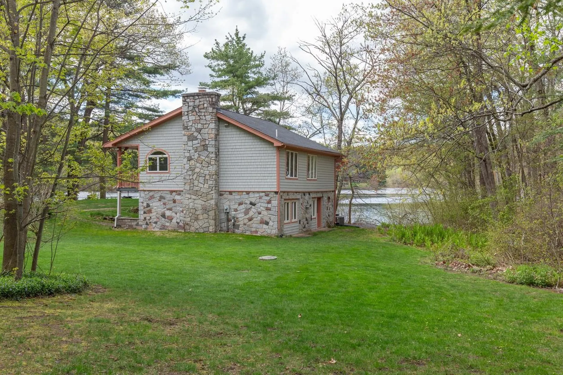 21 Hinds Lane Pelham NH 03076