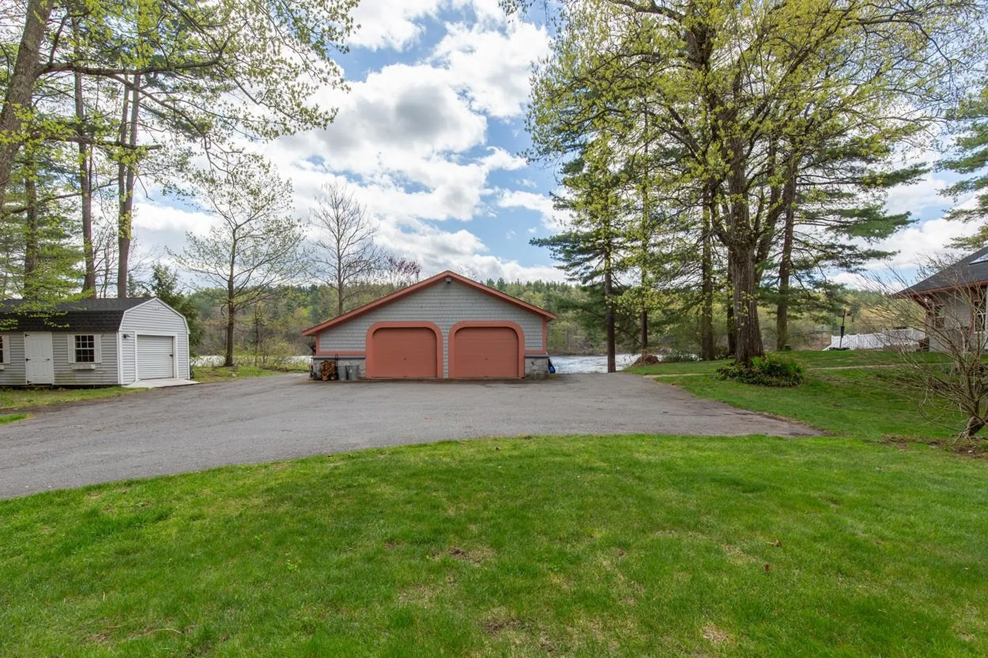 21 Hinds Lane Pelham NH 03076