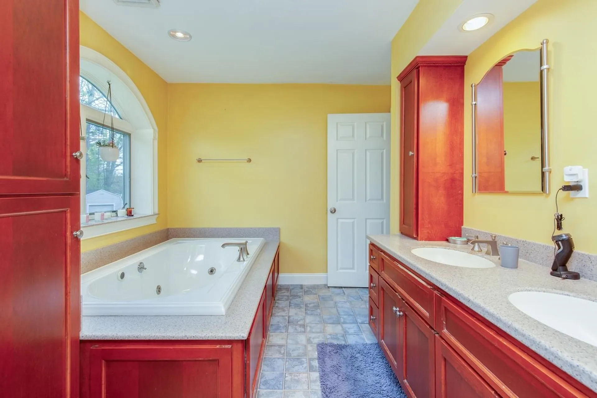 21 Hinds Lane Pelham NH 03076