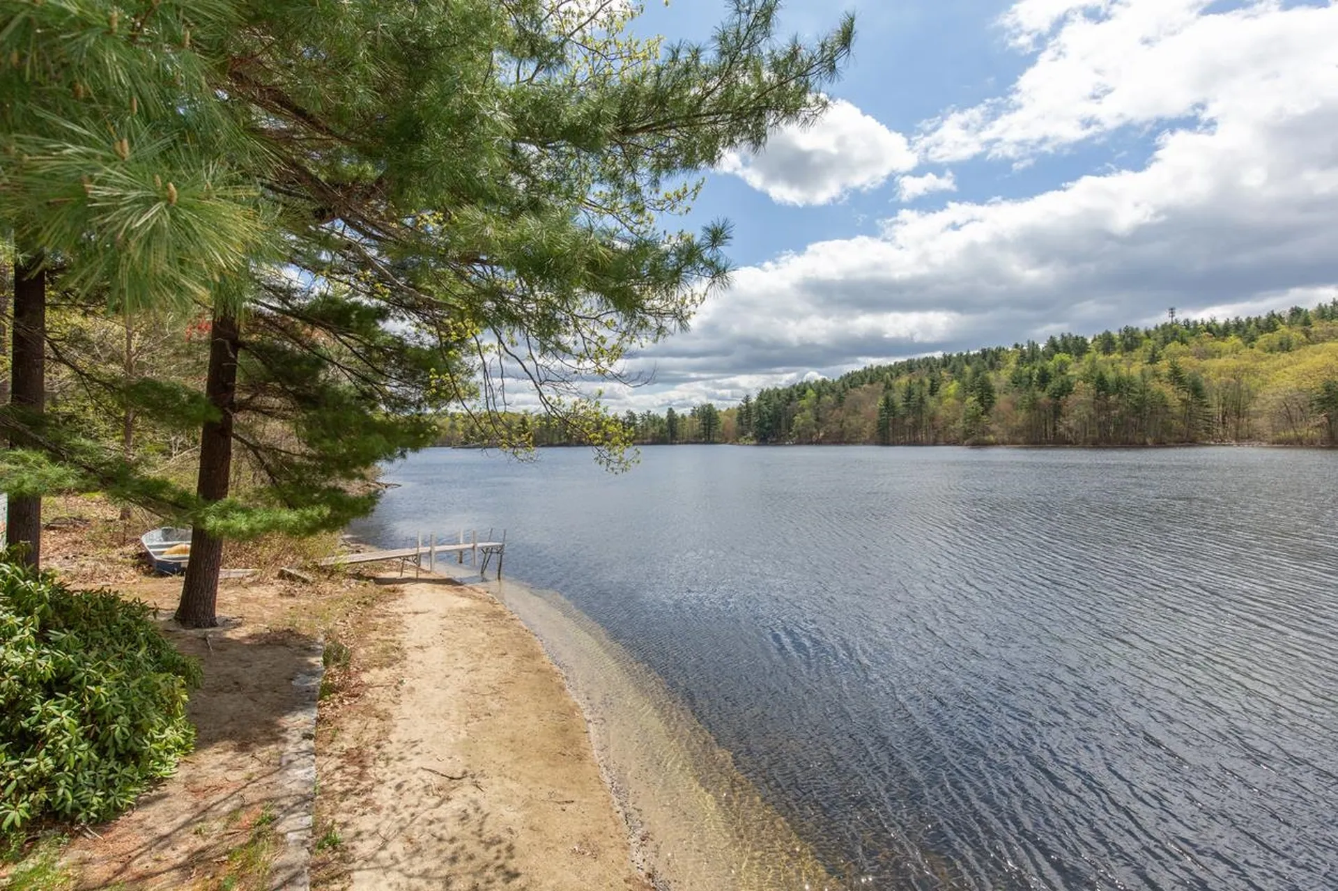 21 Hinds Lane Pelham NH 03076