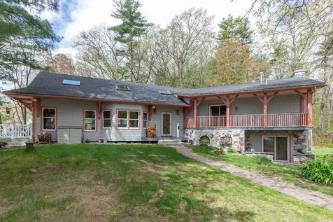 21 Hinds Lane Pelham NH 03076