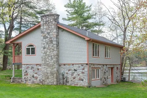 21 Hinds Lane Pelham NH 03076