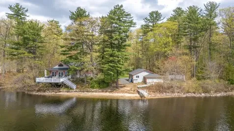21 Hinds Lane Pelham NH 03076