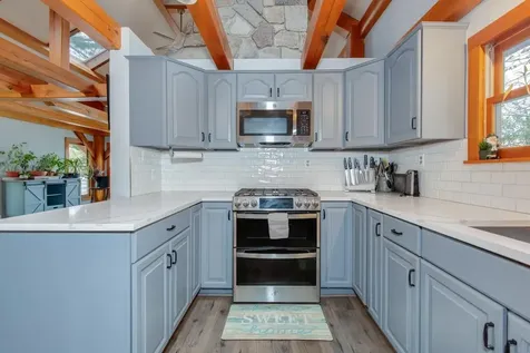 21 Hinds Lane Pelham NH 03076