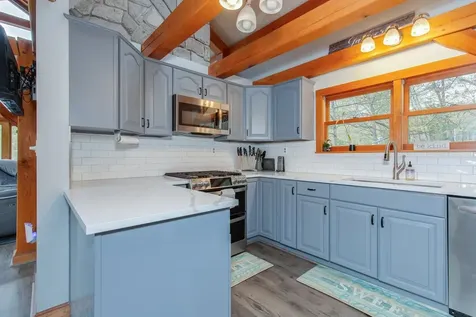 21 Hinds Lane Pelham NH 03076