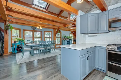 21 Hinds Lane Pelham NH 03076