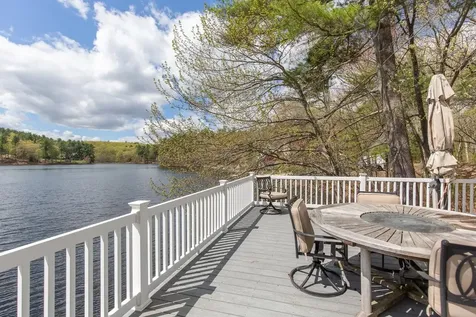 21 Hinds Lane Pelham NH 03076