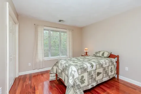 21 Hinds Lane Pelham NH 03076