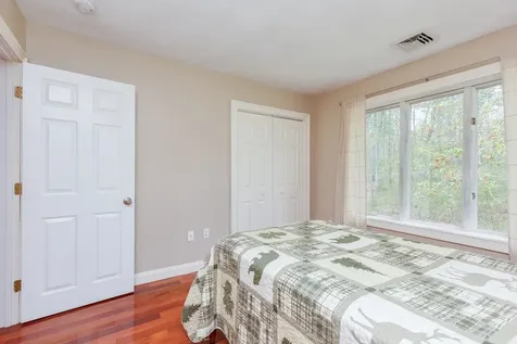 21 Hinds Lane Pelham NH 03076