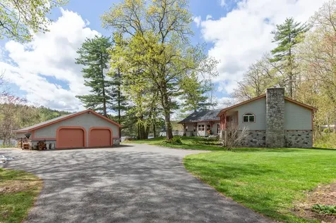 21 Hinds Lane Pelham NH 03076
