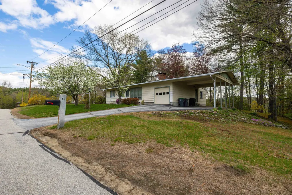 12 Birch Hill Road Hooksett NH 03106