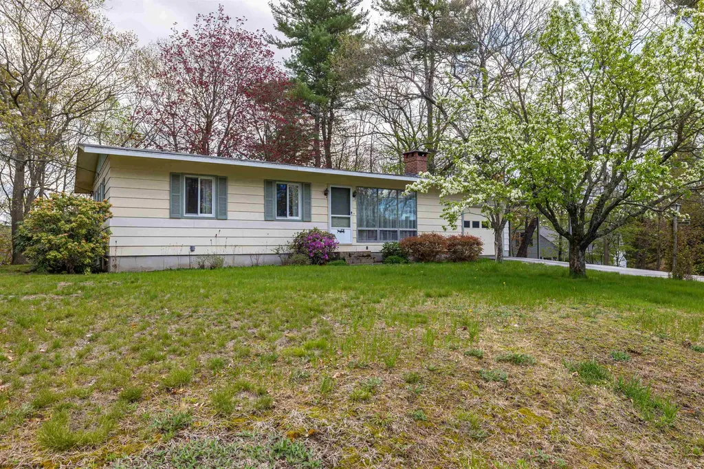 12 Birch Hill Road Hooksett NH 03106