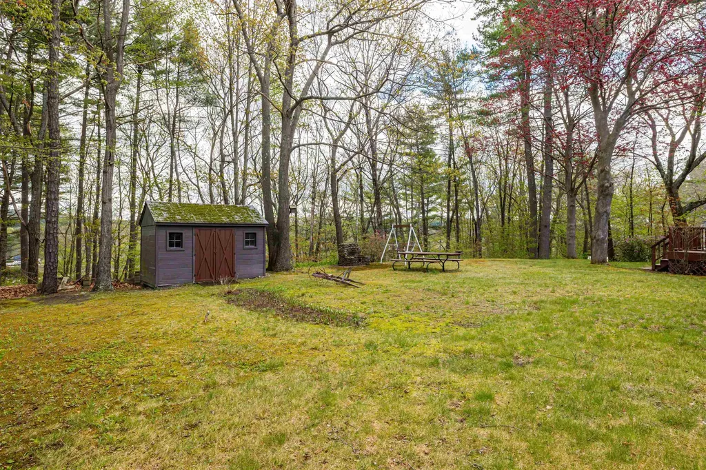 12 Birch Hill Road Hooksett NH 03106